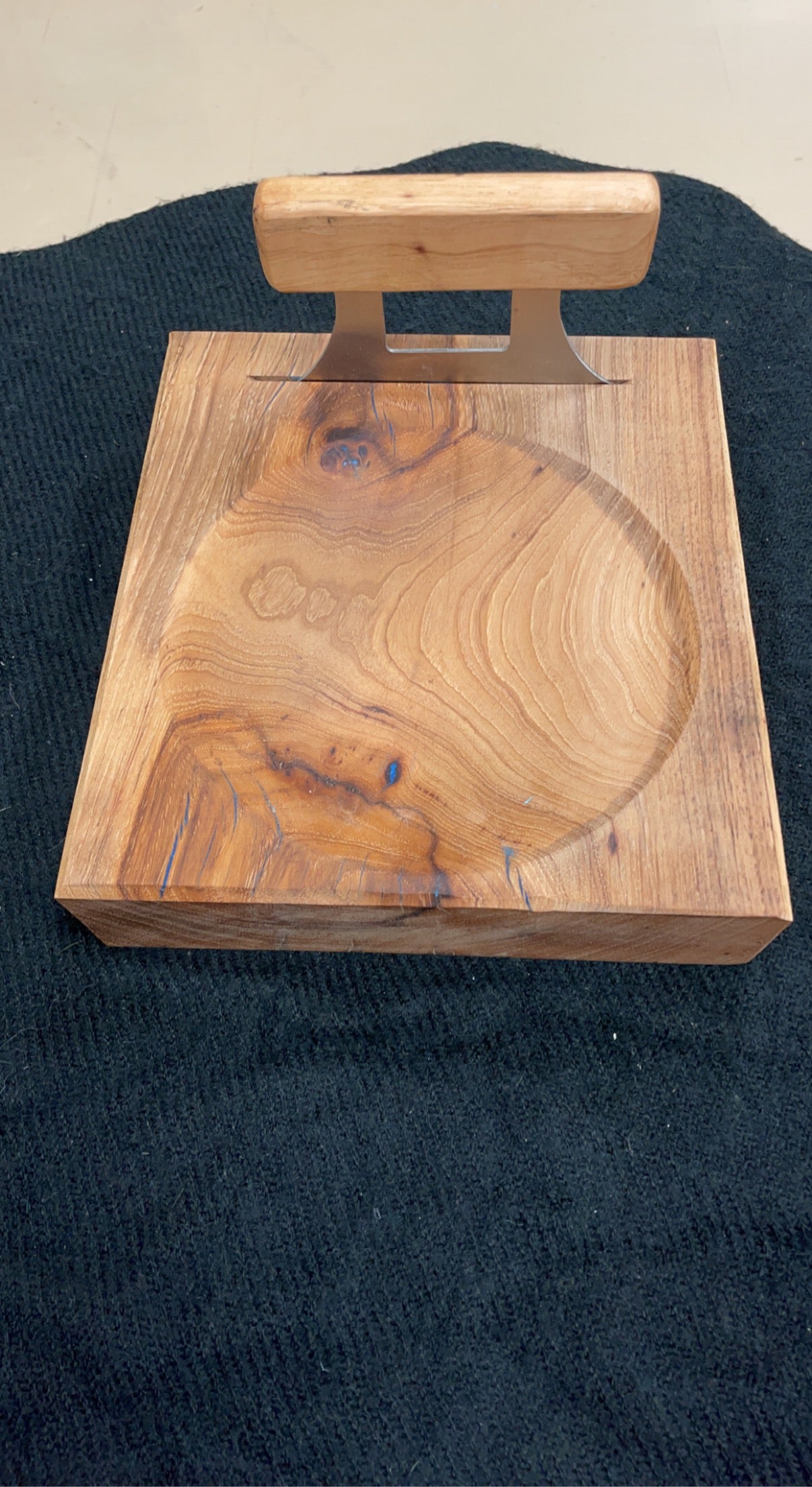Texas Pecan Ulu Bowls with Knives