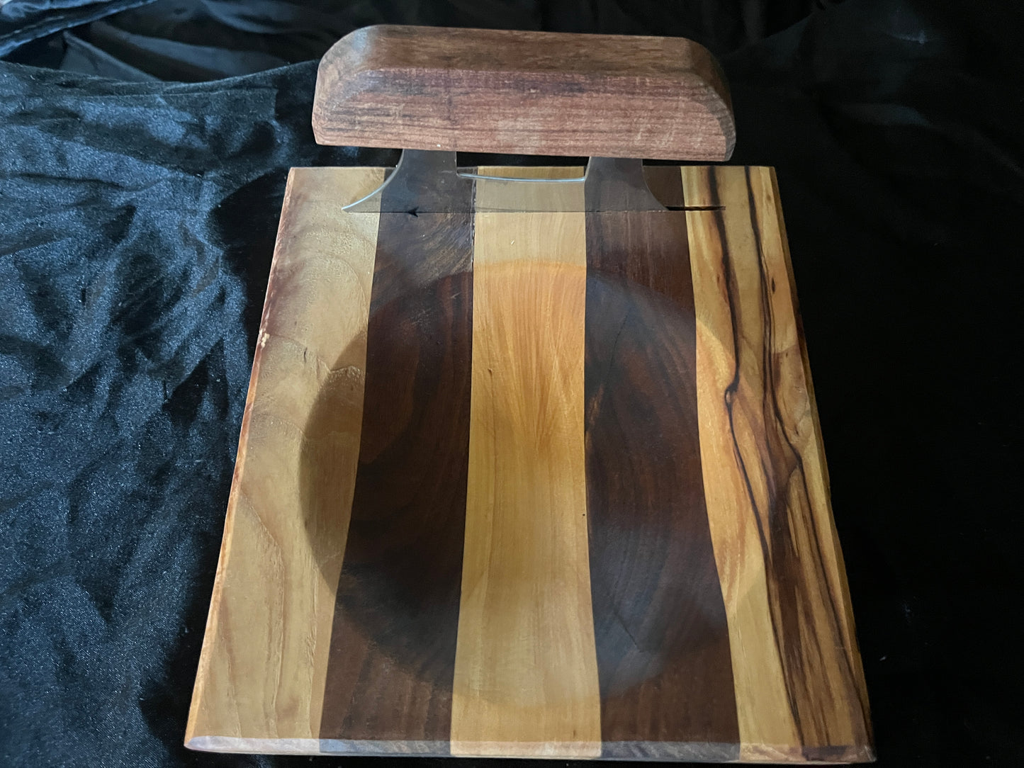 Walnut/Pecan Ulu bowls with knives